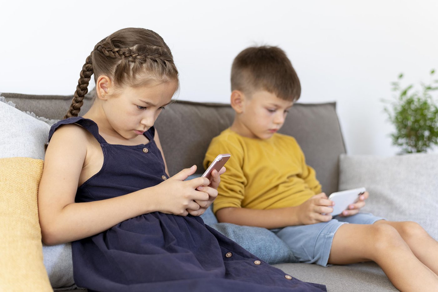 Niños en el celular